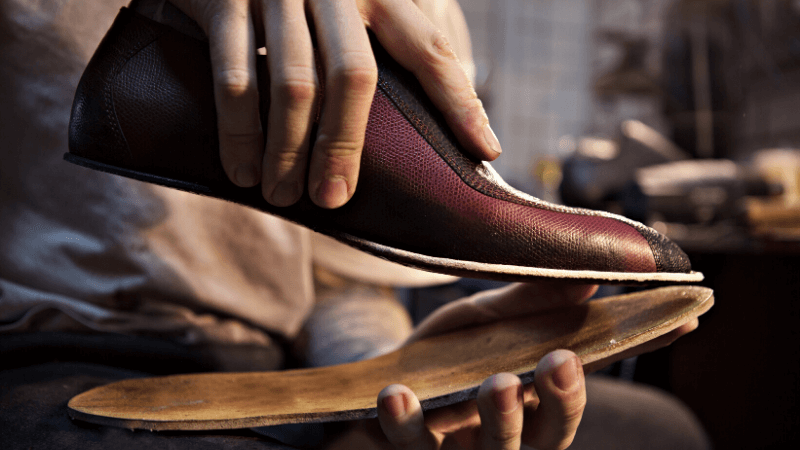 how-to-stop-leather-shoes-from-squeaking-denacharm